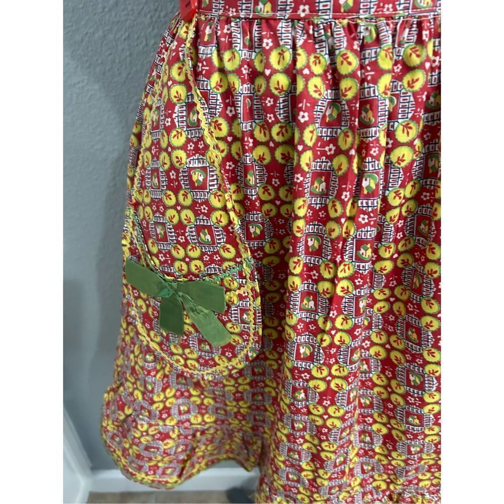 Apron Vintage Calico Red Yellow Green with hand wipe rags attached